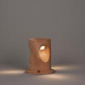 kulteri kerti vilagitas tegla szin keramia lampa modern design vilagitotorony setany megvilagitas terasz park formavivendi lakberendezes.jpg